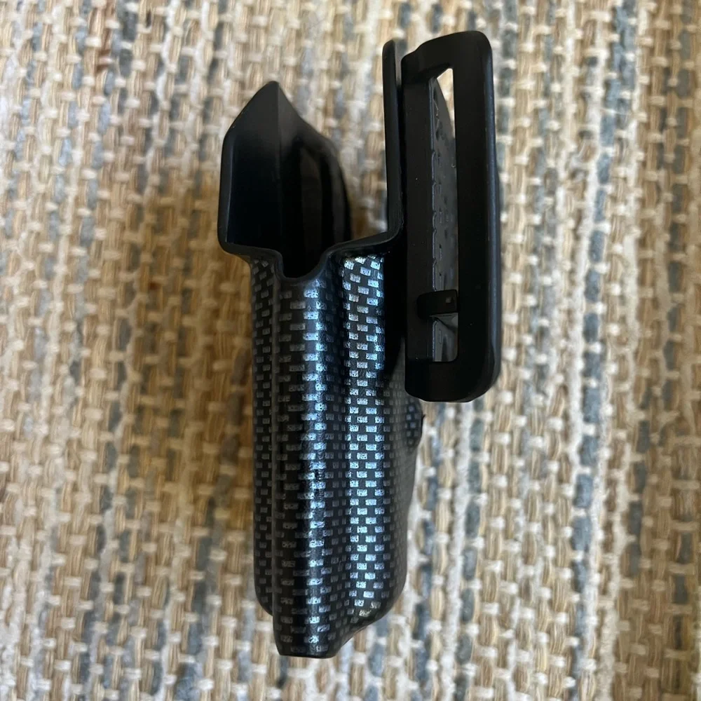 Carbon Fiber Pattern Holster - Picture 4 of 5